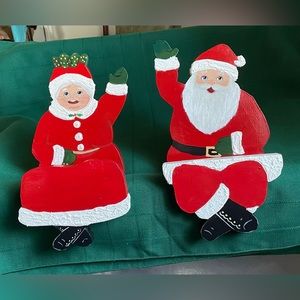 Wooden Mr. & Mrs. Clause shelf/ mantle decor.